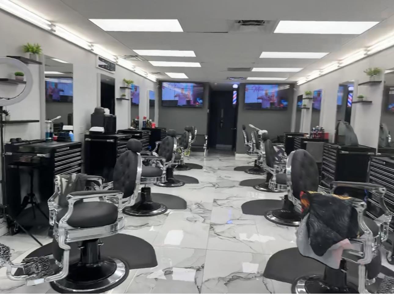 Interior de Thrive Barbershop